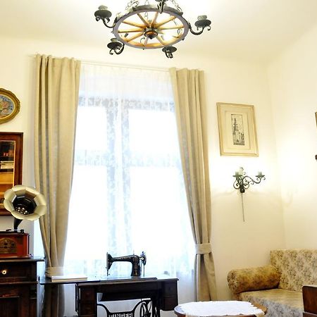 Traditional Slovak Apartment Братислава Екстер'єр фото