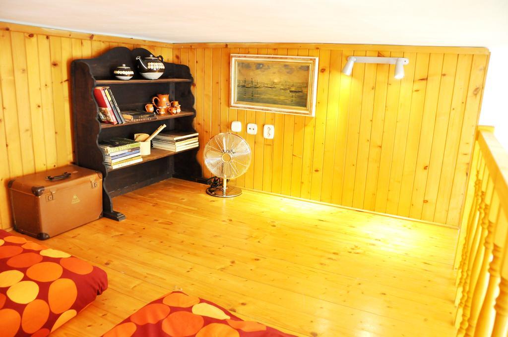 Traditional Slovak Apartment Братислава Екстер'єр фото