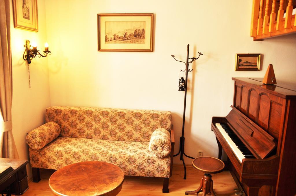 Traditional Slovak Apartment Братислава Екстер'єр фото