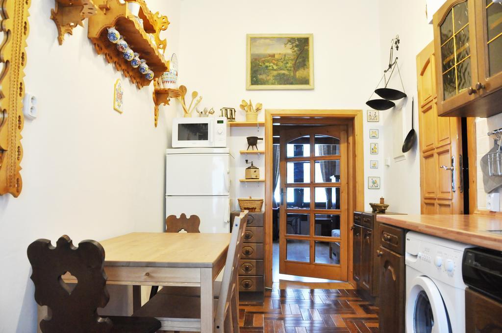Traditional Slovak Apartment Братислава Екстер'єр фото