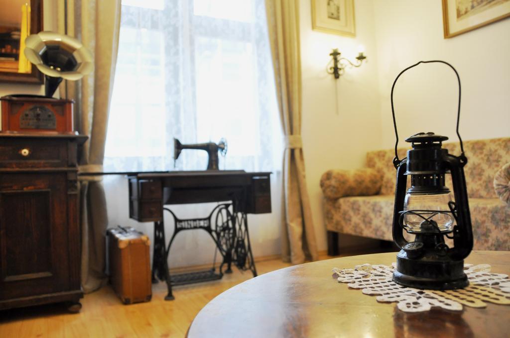Traditional Slovak Apartment Братислава Екстер'єр фото