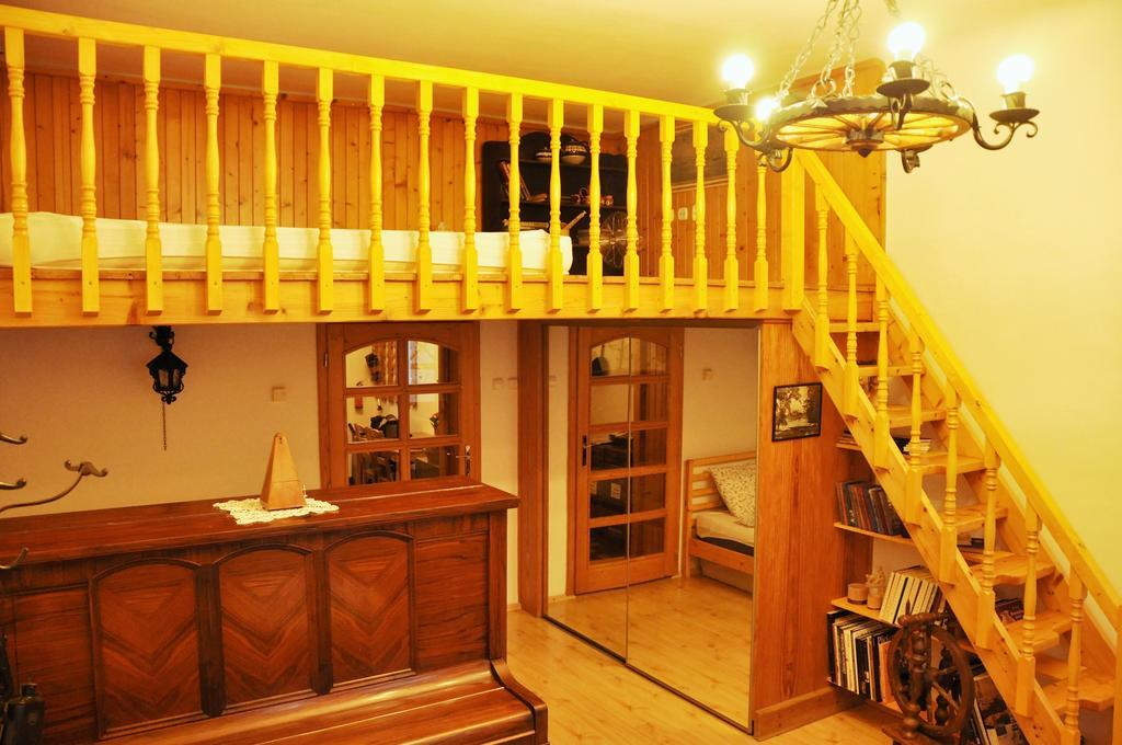 Traditional Slovak Apartment Братислава Екстер'єр фото